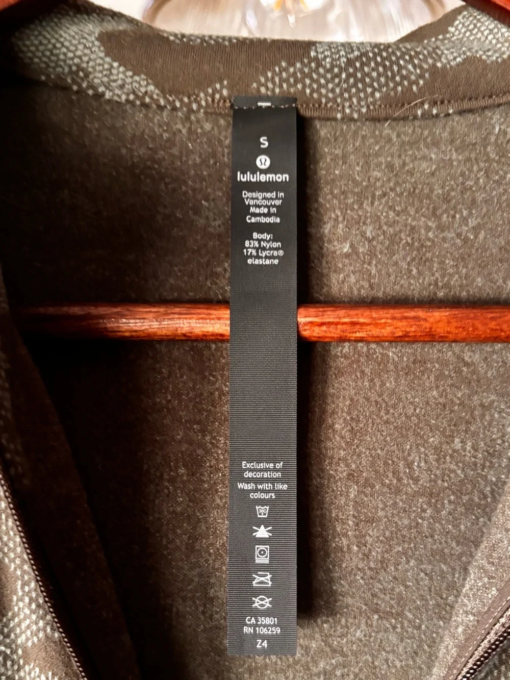 lululemon athletica jacket signature attached